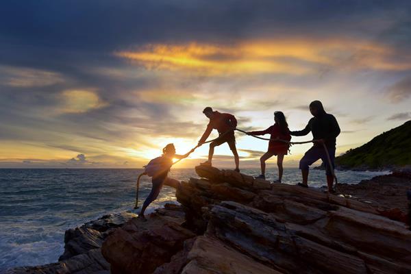 Teambuilding à Saint-Tropez : mêler travail, sorties sportives ou culturelles et vie nocturne